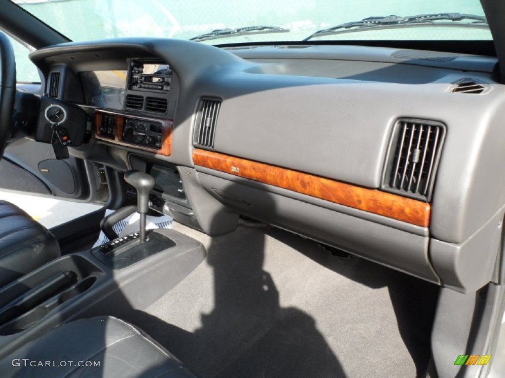 1998 Jeep Grand Cherokee Limited 4x4 Black Dashboard Photo #55180497