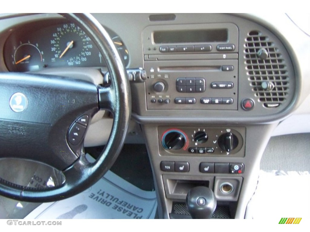 2001 Saab 9-3 Sedan Controls Photos