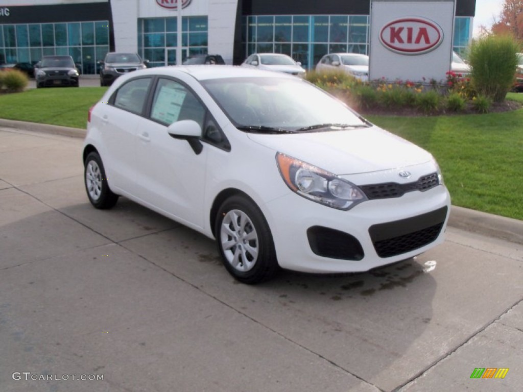 Clear White Kia Rio