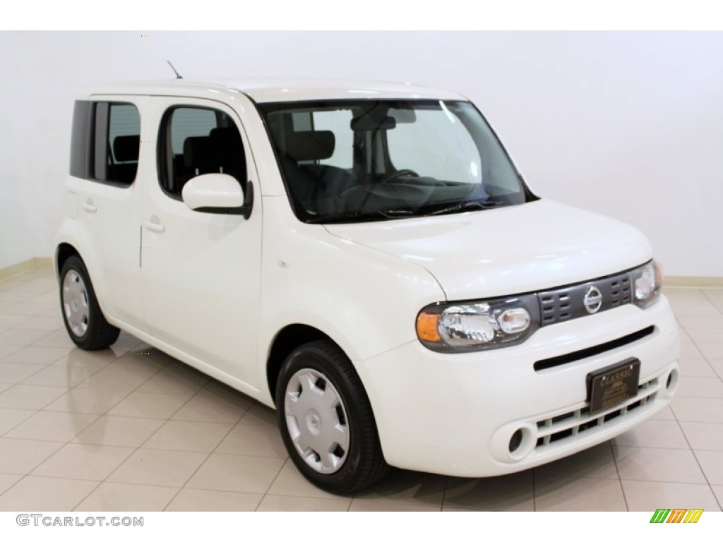 White Pearl Nissan Cube
