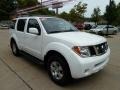 Avalanche White - Pathfinder SE 4x4 Photo No. 6