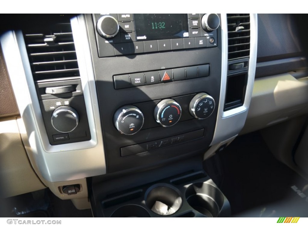 2010 Ram 1500 SLT Quad Cab 4x4 - Austin Tan Pearl / Light Pebble Beige/Bark Brown photo #25