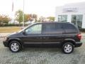 2005 Brilliant Black Crystal Pearl Dodge Caravan SXT  photo #2