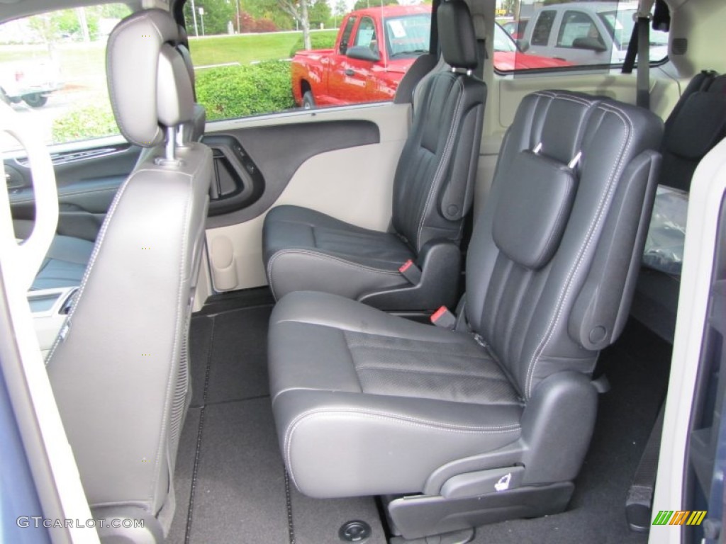 2012 Chrysler Town Country Touring L Interior Photo