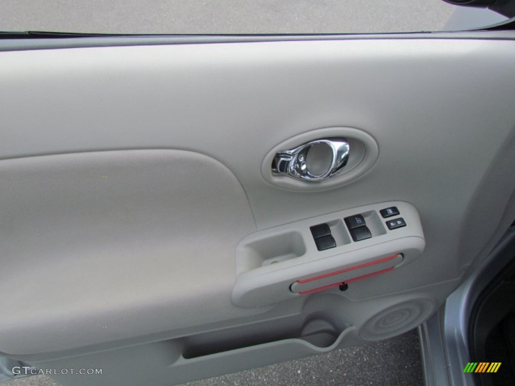 2009 Nissan Cube 1.8 SL Light Gray Door Panel Photo #55202778