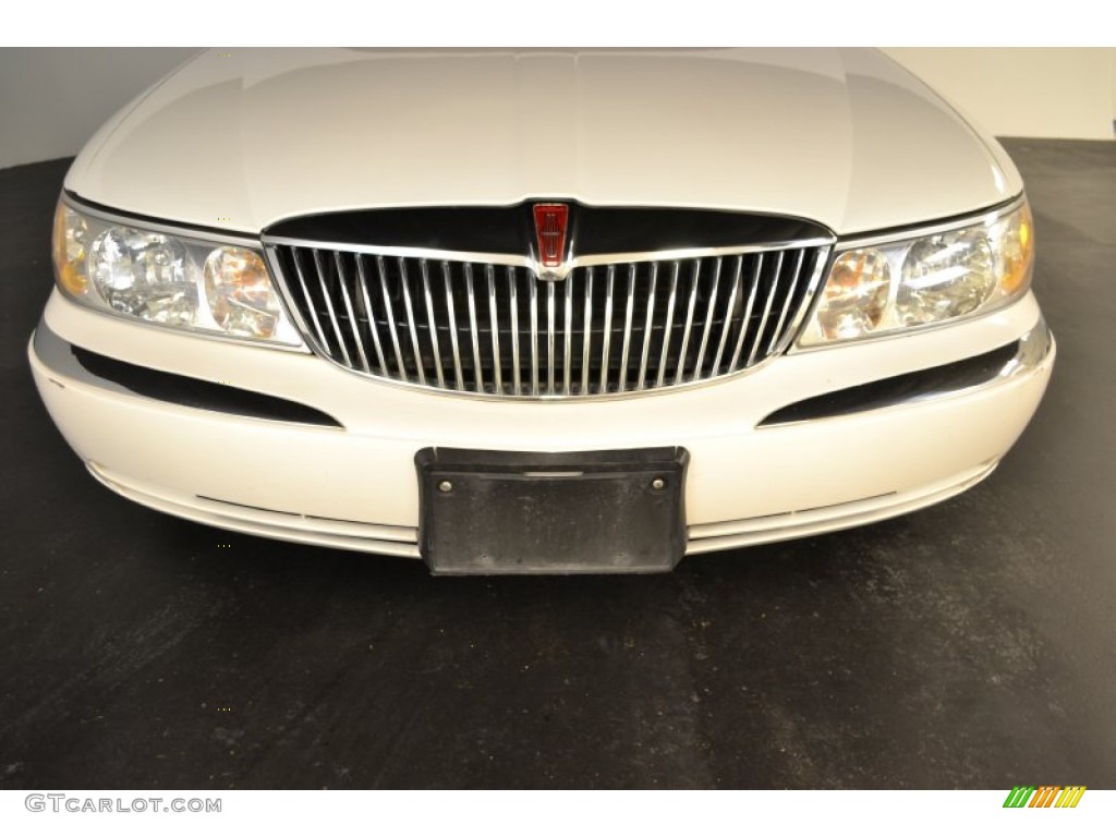 White Pearescent Tri-Coat 2002 Lincoln Continental Standard Continental Model Exterior Photo #55209111