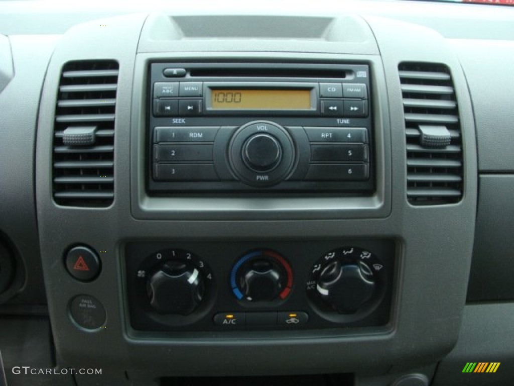 2009 Suzuki Equator Premium Extended Cab Controls Photo #55215016