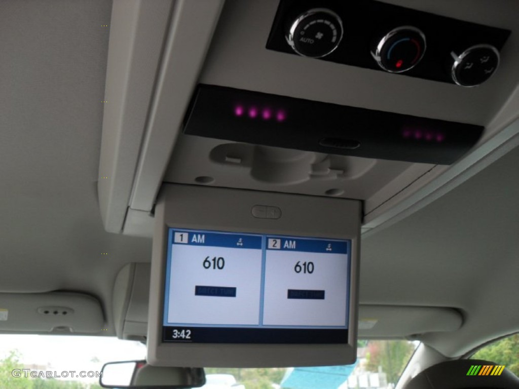 2012 Chrysler Town & Country Touring - L Controls Photo #55215657
