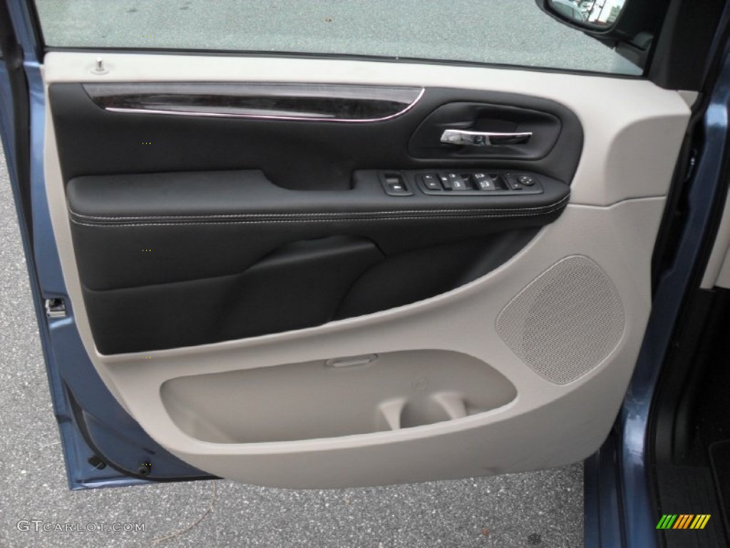 2012 Chrysler Town & Country Touring - L Black/Light Graystone Door Panel Photo #55215830
