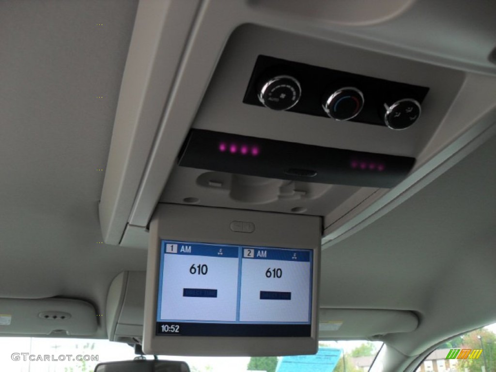 2012 Chrysler Town & Country Touring - L Controls Photo #55215880