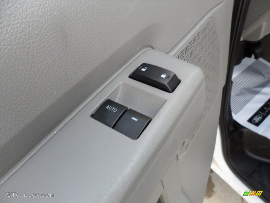 2009 E Series Van E350 Super Duty XLT Extended Passenger - Oxford White / Medium Flint photo #32