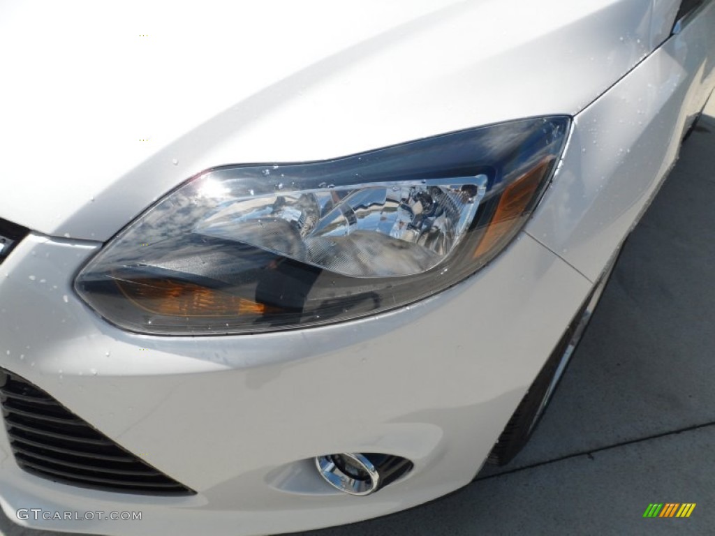 2012 Focus Titanium 5-Door - White Platinum Tricoat Metallic / Charcoal Black Leather photo #9