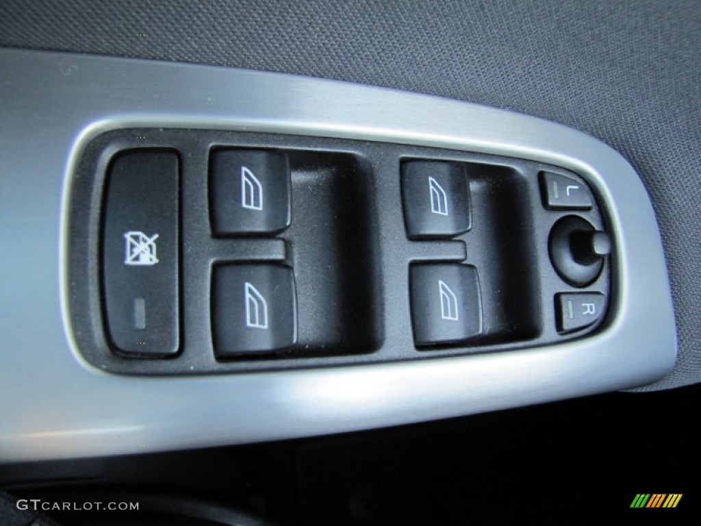 2005 Volvo S40 T5 Controls Photo #55223149