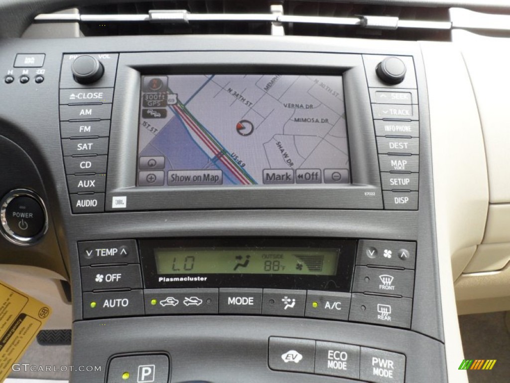 2011 Toyota Prius Hybrid IV Navigation Photos