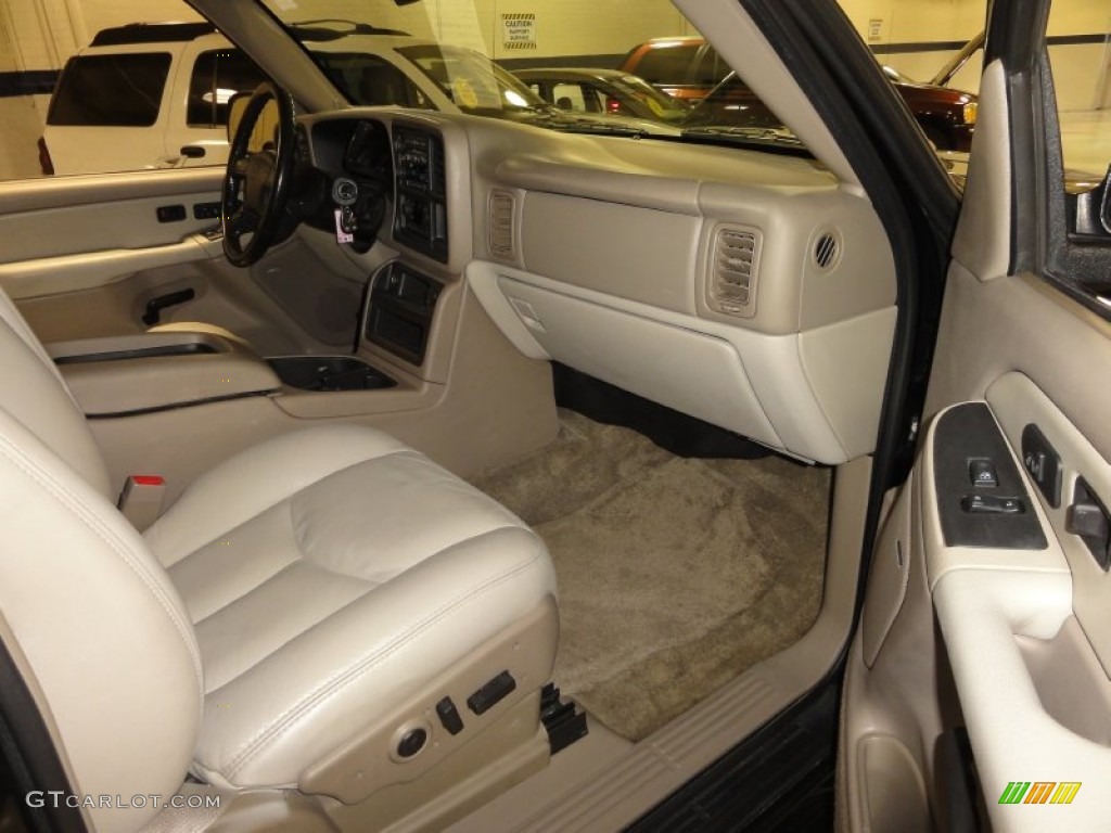 2003 Suburban 1500 LT 4x4 - Black / Tan/Neutral photo #17