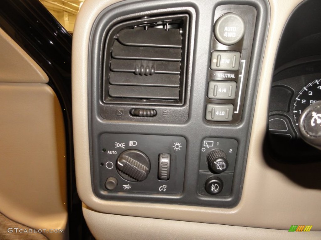 2003 Suburban 1500 LT 4x4 - Black / Tan/Neutral photo #34