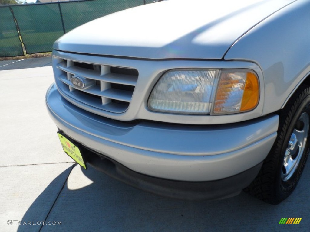 2003 F150 XL Sport Regular Cab - Silver Metallic / Medium Graphite Grey photo #10