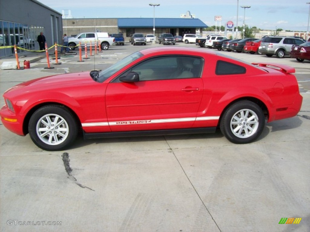 2005 Mustang V6 Deluxe Coupe - Torch Red / Medium Parchment photo #2