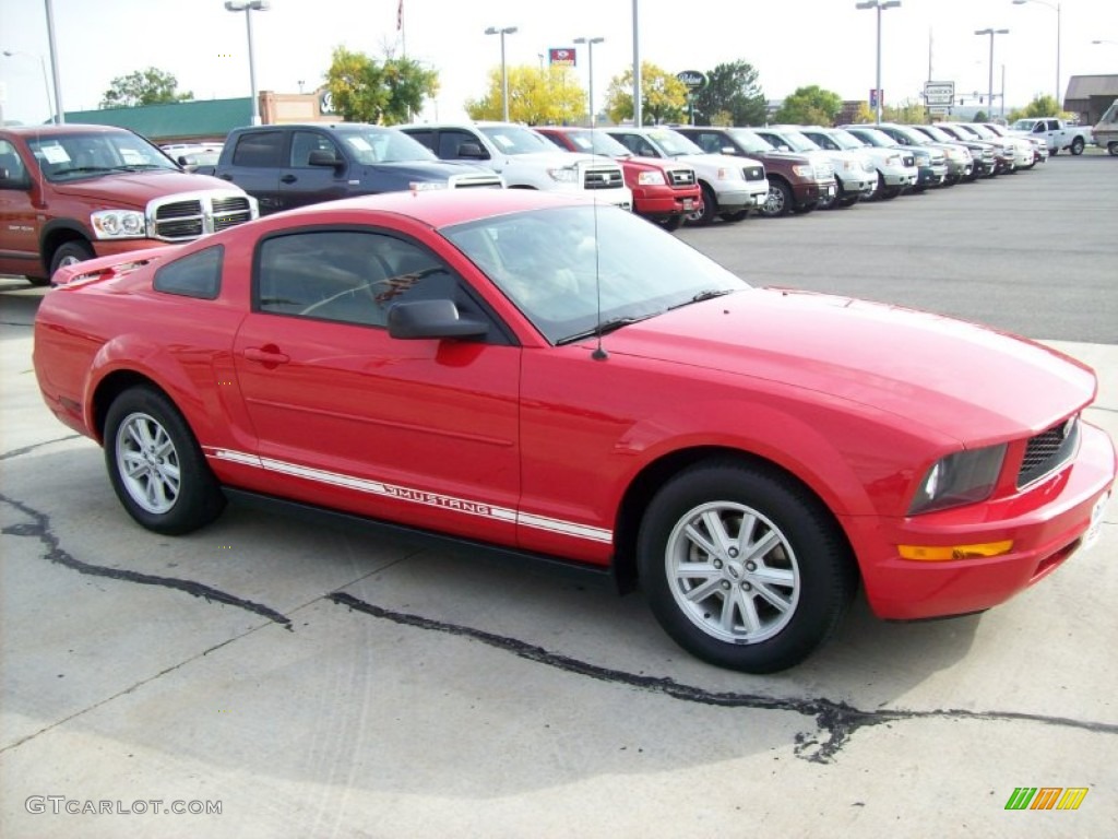 2005 Mustang V6 Deluxe Coupe - Torch Red / Medium Parchment photo #14