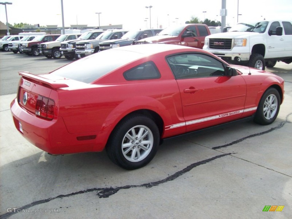 2005 Mustang V6 Deluxe Coupe - Torch Red / Medium Parchment photo #16