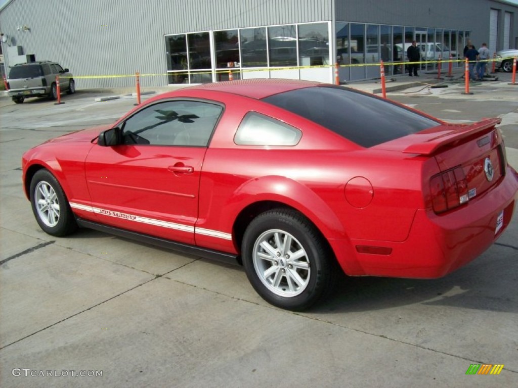 2005 Mustang V6 Deluxe Coupe - Torch Red / Medium Parchment photo #19
