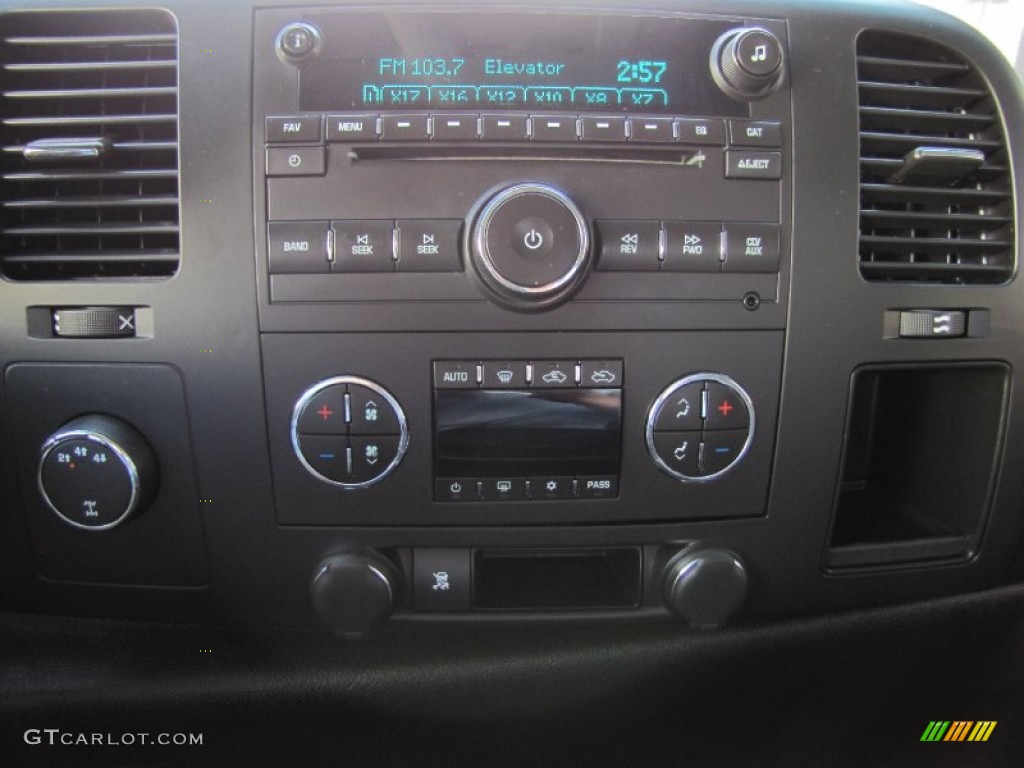 2009 Chevrolet Silverado 2500HD LT Crew Cab 4x4 Audio System Photo #55243165