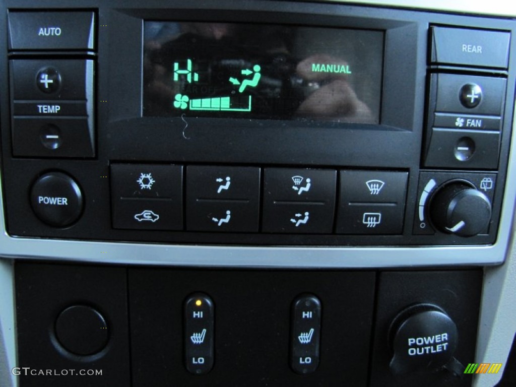 2005 Dodge Durango Limited 4x4 Controls Photo #55245817