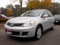 Brilliant Silver - Versa 1.8 S Hatchback Photo No. 2