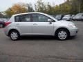 Brilliant Silver - Versa 1.8 S Hatchback Photo No. 5