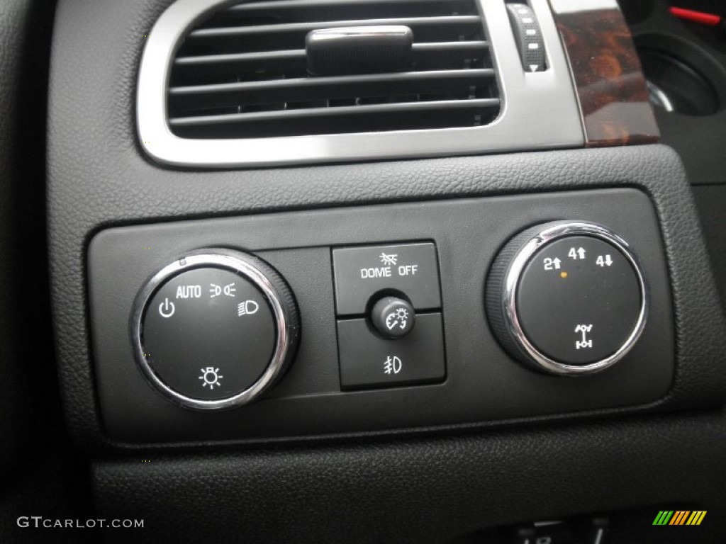2012 GMC Sierra 3500HD Denali Crew Cab 4x4 Dually Controls Photo #55249594