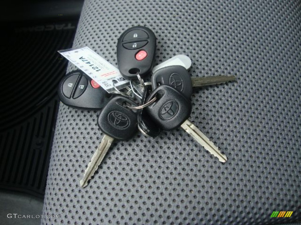 2010 Toyota Tacoma V6 PreRunner TRD Sport Access Cab Keys Photos