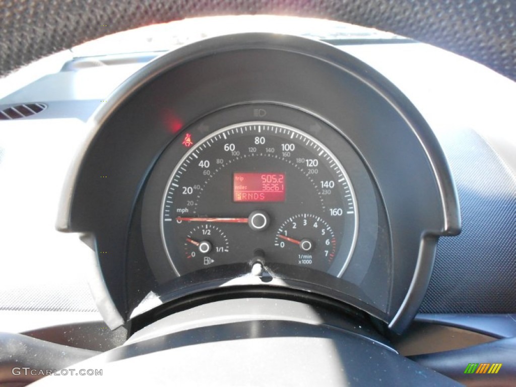 2010 Volkswagen New Beetle 2.5 Coupe Gauges Photo #55252252