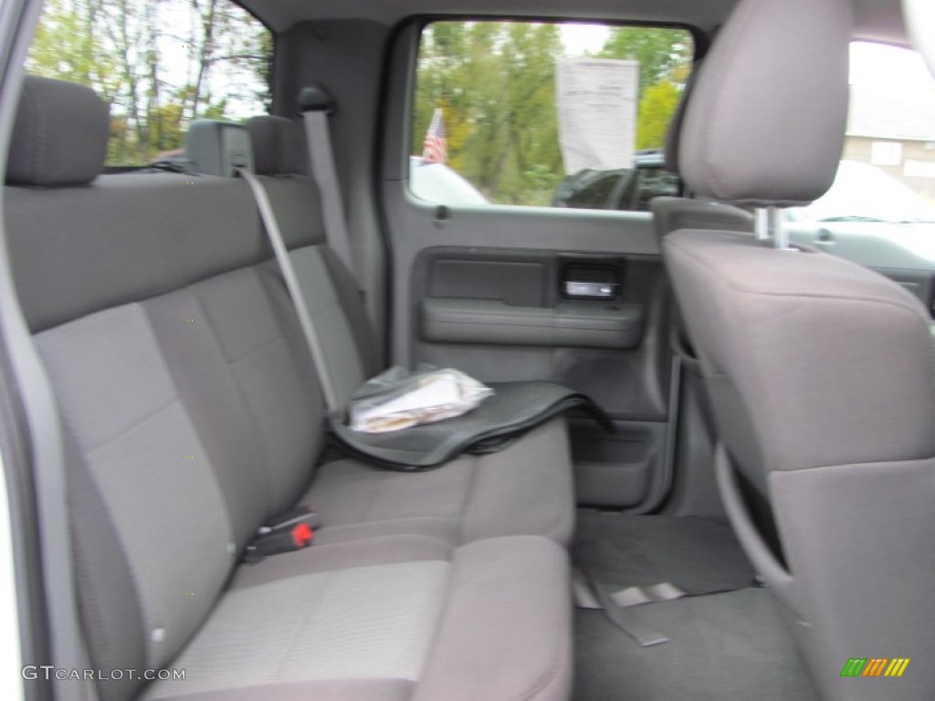 2006 F150 XLT SuperCrew 4x4 - Oxford White / Medium/Dark Flint photo #14