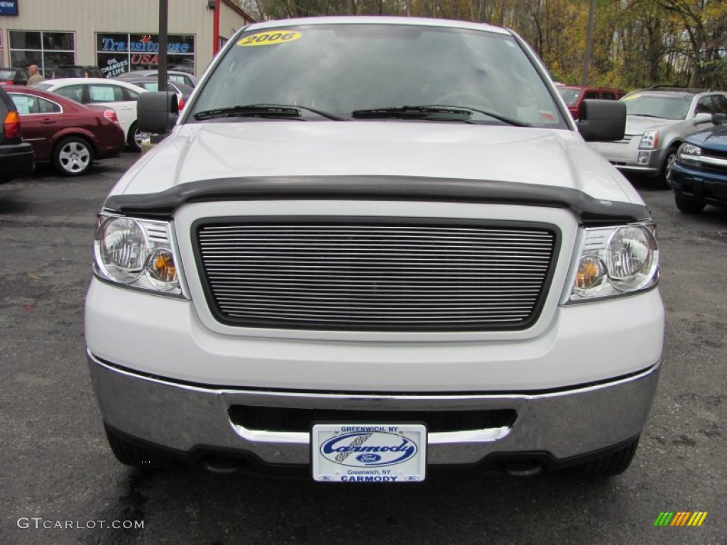 2006 F150 XLT SuperCrew 4x4 - Oxford White / Medium/Dark Flint photo #17