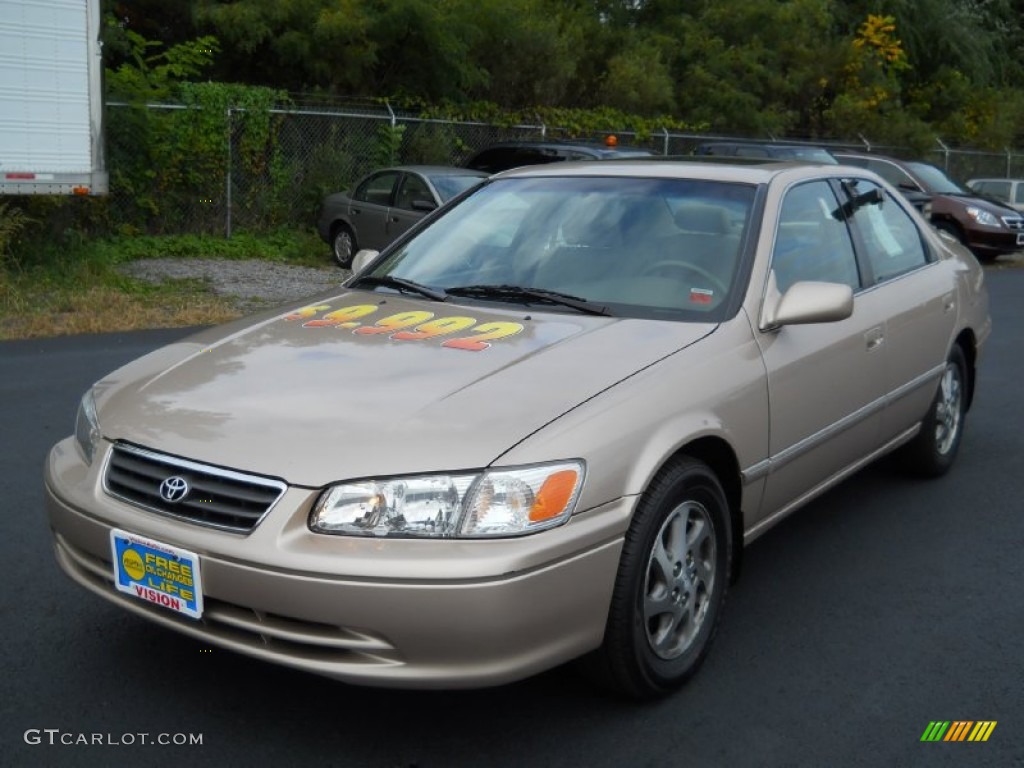 2001 Camry XLE - Cashmere Beige Metallic / Oak photo #1