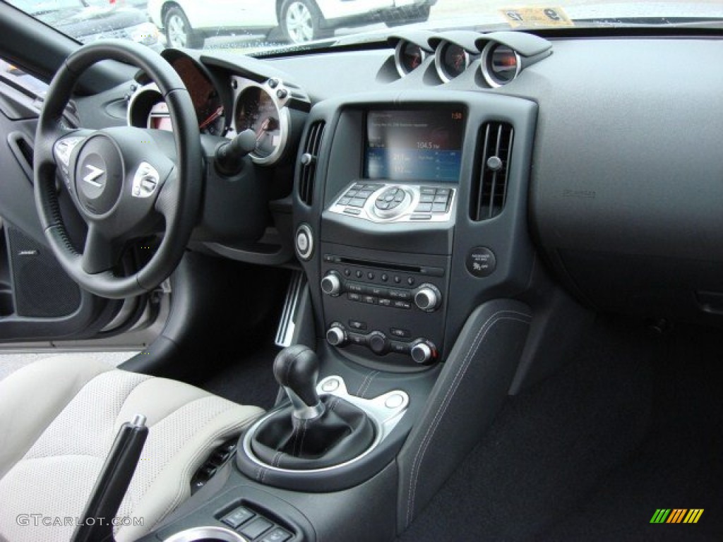 2010 Nissan 370Z Touring Coupe Dashboard Photos