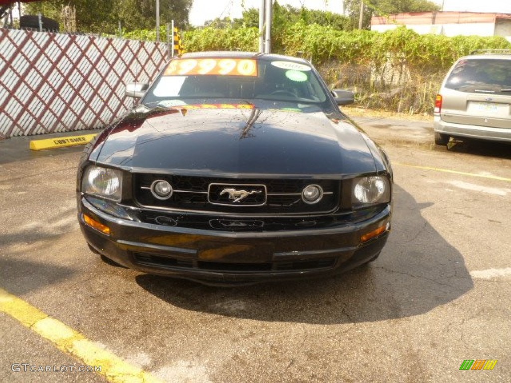 2006 Mustang V6 Premium Coupe - Black / Dark Charcoal photo #2