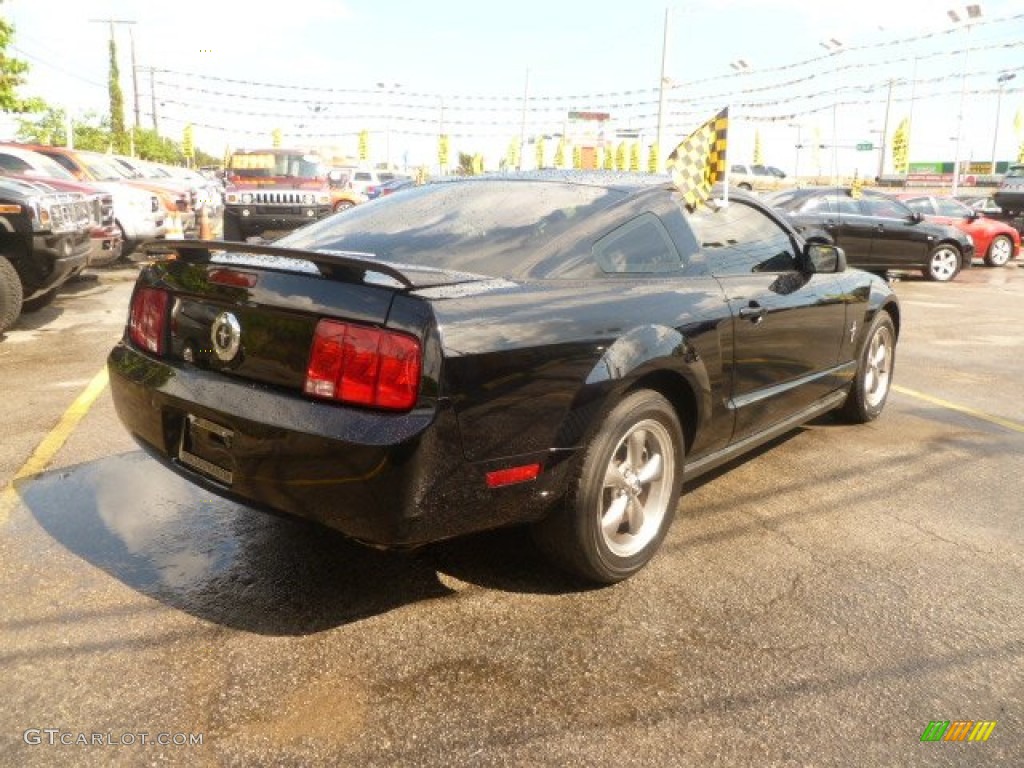 2006 Mustang V6 Premium Coupe - Black / Dark Charcoal photo #4