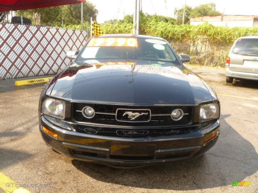 2006 Mustang V6 Premium Coupe - Black / Dark Charcoal photo #9