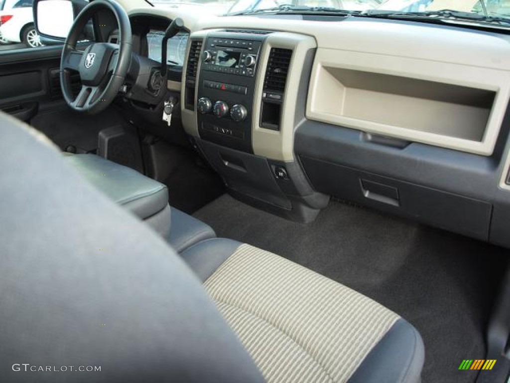 2009 Ram 1500 ST Regular Cab - Bright Silver Metallic / Dark Slate/Medium Graystone photo #9