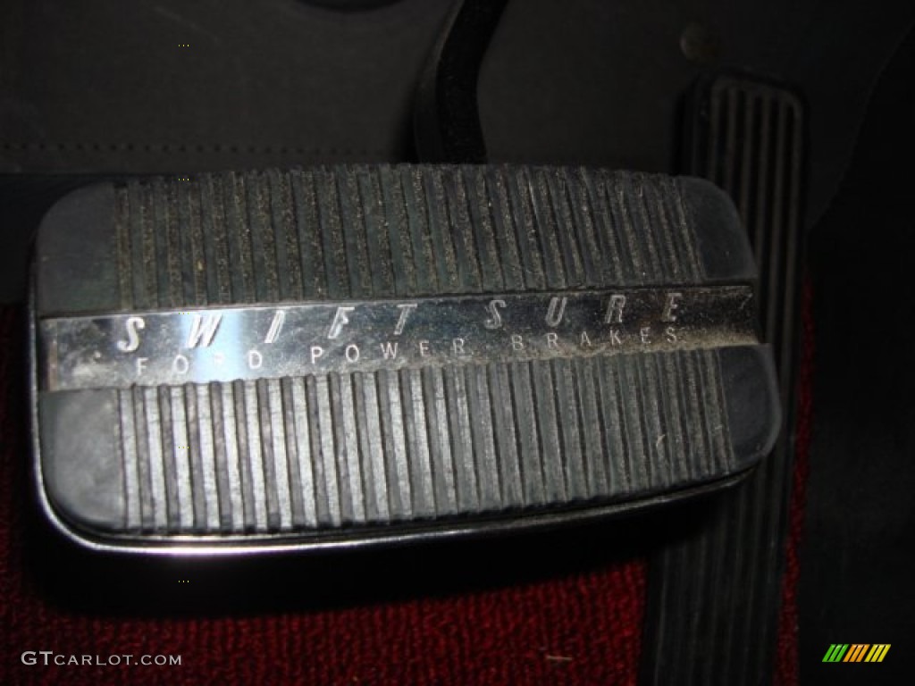 1957 Ford Thunderbird Convertible Marks and Logos Photo #55270111