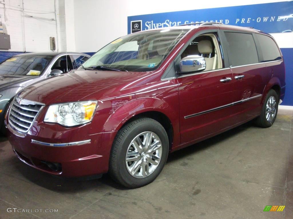 2008 Inferno Red Crystal Pearlcoat Chrysler Town Country