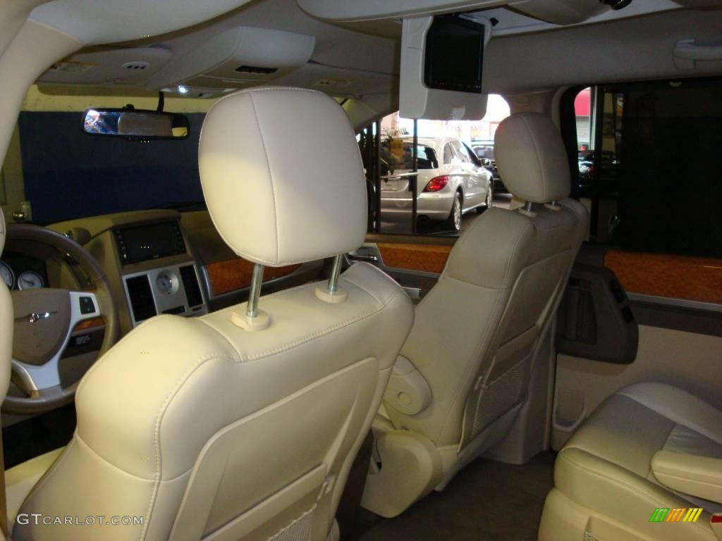 2008 Town & Country Limited - Inferno Red Crystal Pearlcoat / Medium Pebble Beige/Cream photo #16