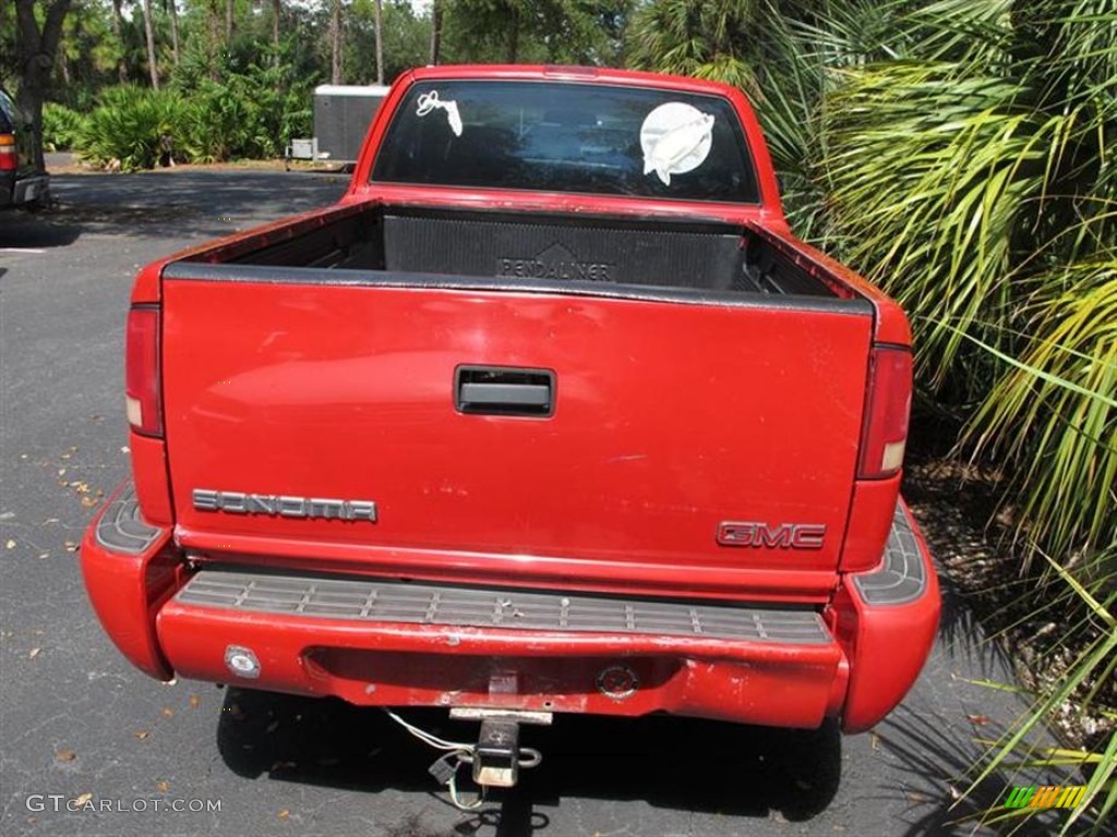 2001 Sonoma SLS Extended Cab - Fire Red / Pewter photo #2