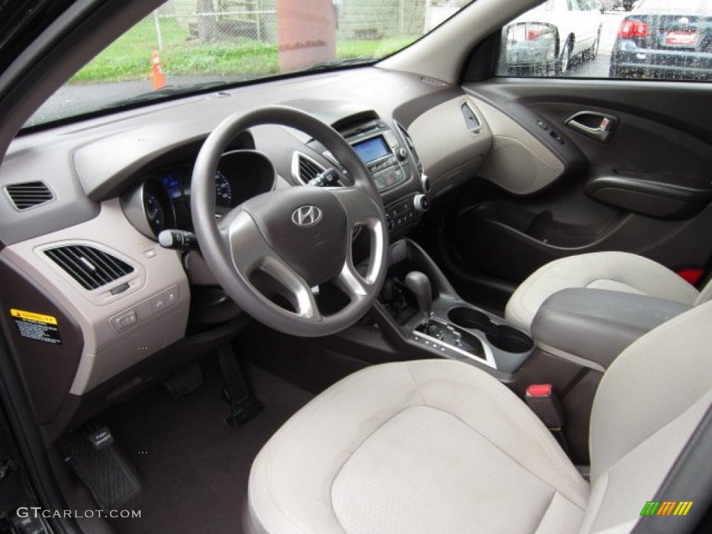 Taupe Interior 2011 Hyundai Tucson GL Photo #55271690