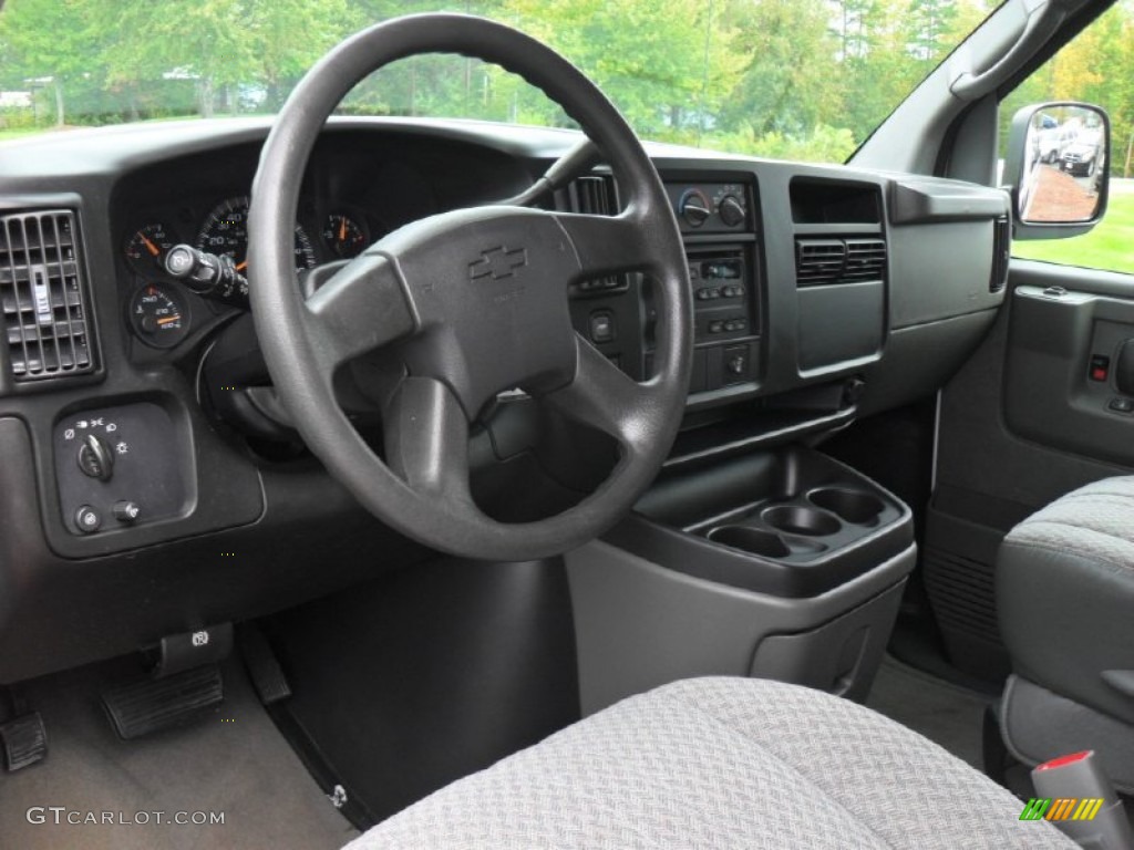 2007 Chevrolet Express LS 3500 Passenger Van Dashboard Photos