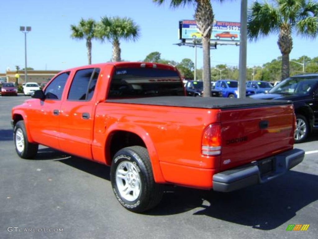 2004 Dakota SXT Quad Cab - Flame Red / Dark Slate Gray photo #3