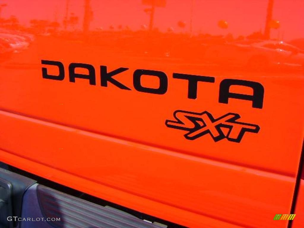 2004 Dakota SXT Quad Cab - Flame Red / Dark Slate Gray photo #12