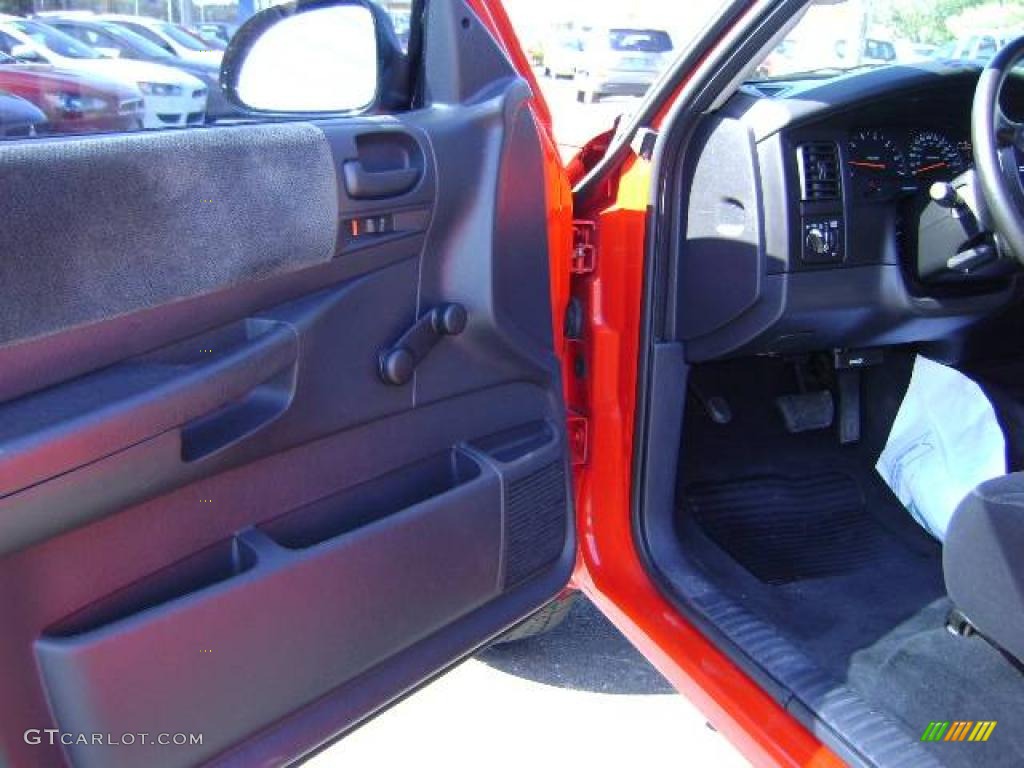 2004 Dakota SXT Quad Cab - Flame Red / Dark Slate Gray photo #16