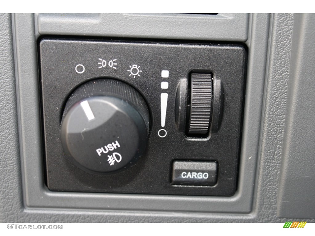 2007 Dodge Dakota SLT Quad Cab 4x4 Controls Photo #55275221